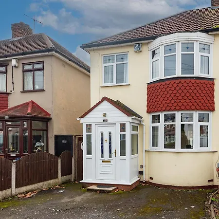 Fabulous 3 Bedroom House Near Black Country Museum Contractors & Families Tipton Exterior photo