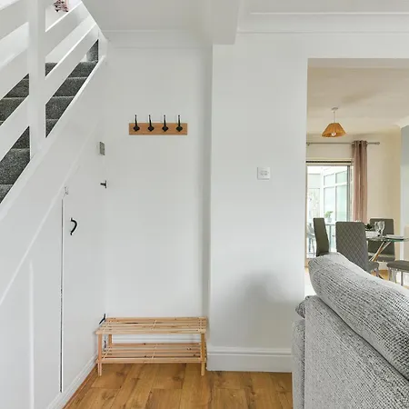 Fabulous 3 Bedroom House Near Black Country Museum Contractors & Families Tipton Exterior photo
