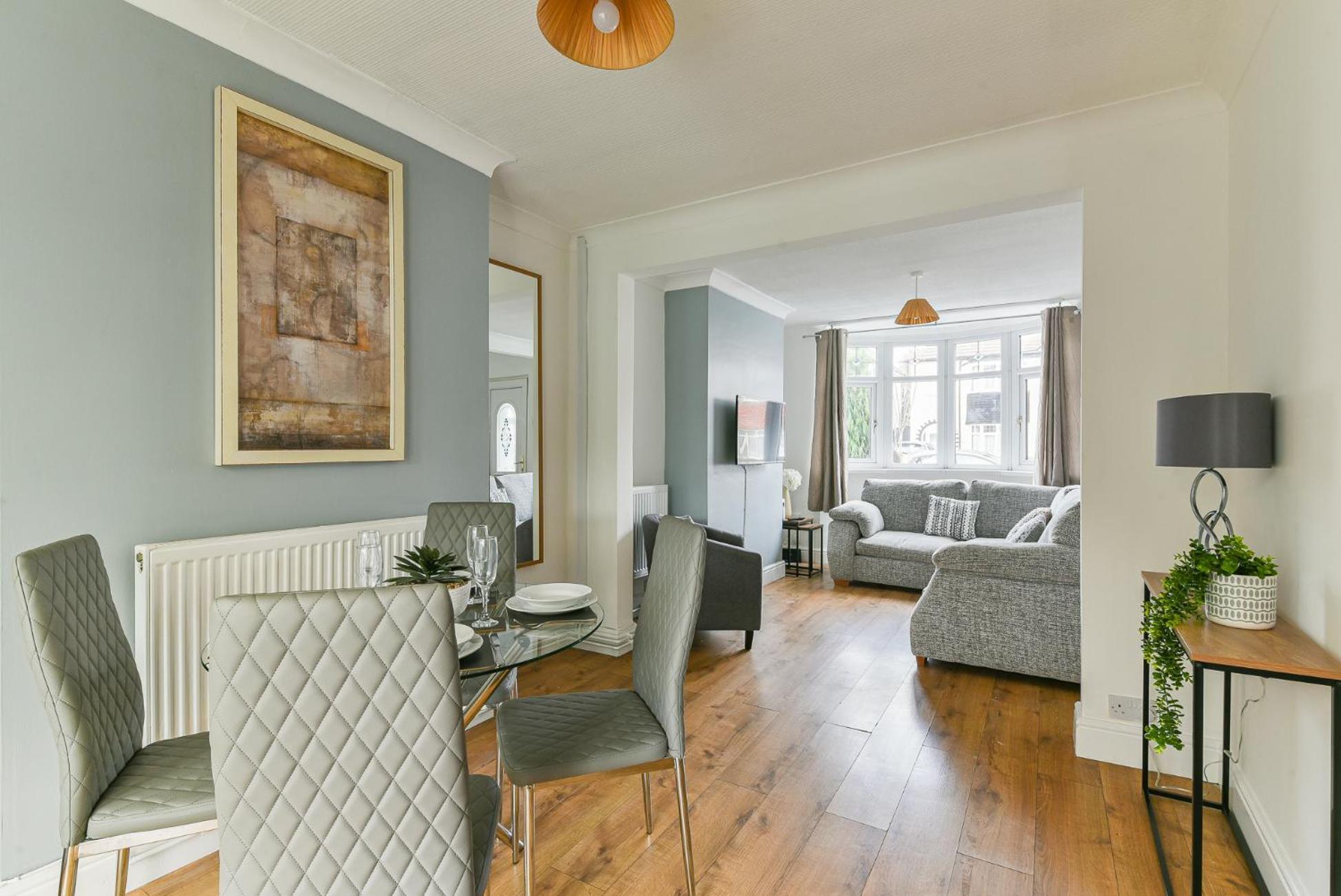 Fabulous 3 Bedroom House Near Black Country Museum Contractors & Families Holiday home