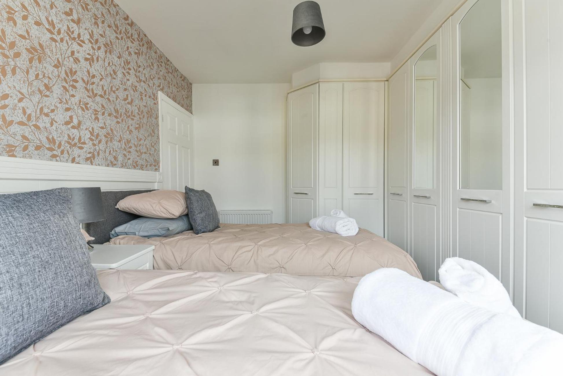 Fabulous 3 Bedroom House Near Black Country Museum Contractors & Families *